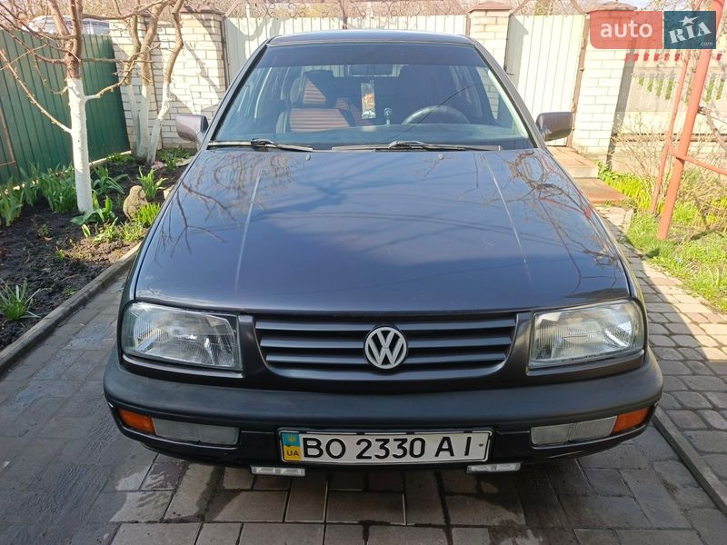 Седан Volkswagen Vento 1994 в Хмельнике