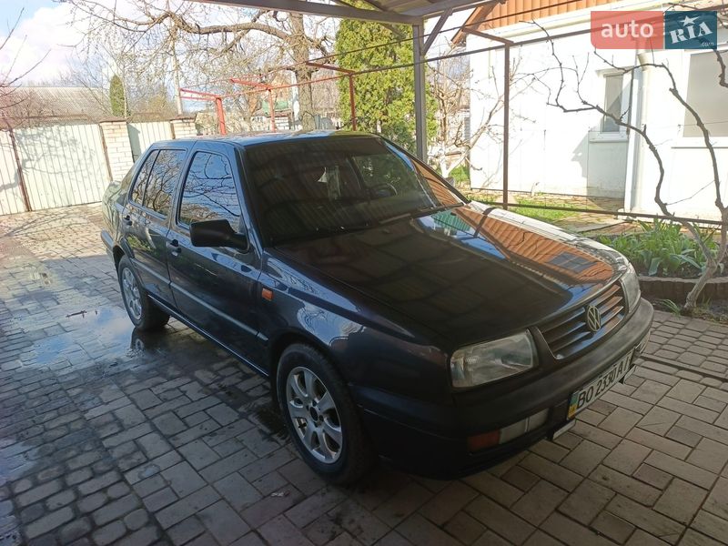 Седан Volkswagen Vento 1994 в Хмельнике