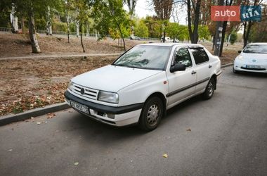 Седан Volkswagen Vento 1995 в Днепре