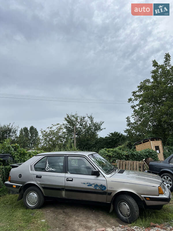 Хэтчбек Volvo 340 1987 в 