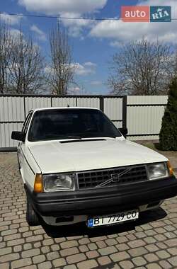 Хэтчбек Volvo 340 1989 в 