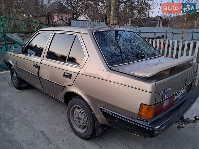 Хетчбек Volvo 340 1987 в Ромнах