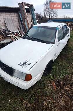 Хэтчбек Volvo 440 1990 в Каневе