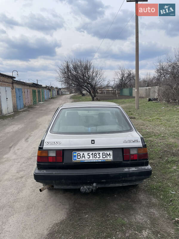 Хэтчбек Volvo 440 1989 в Знаменке