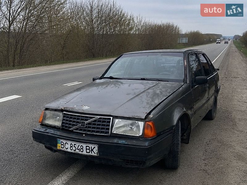 Хэтчбек Volvo 440 1991 в Буске фото Хэтчбек Volvo 440 1991 в Буске