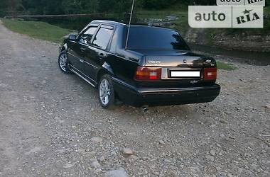 Седан Volvo 460 1994 в Яремче