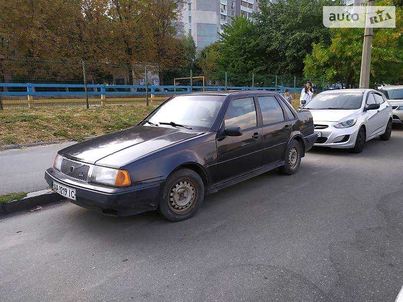 Седан Volvo 460 1991 в 