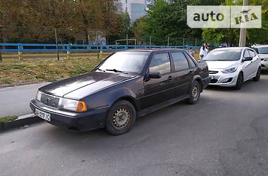 Седан Volvo 460 1991 в 
