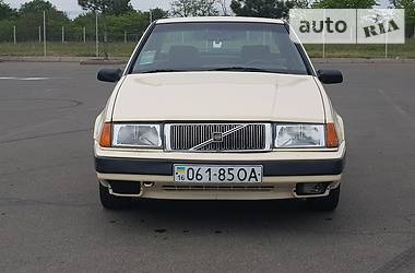 Седан Volvo 460 1992 в 
