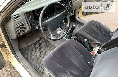 Седан Volvo 460 1992 в 