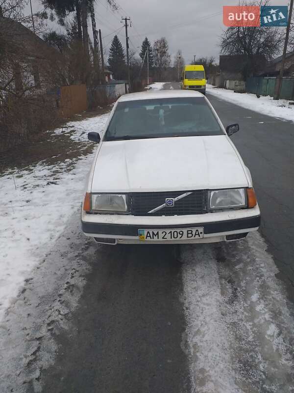 Седан Volvo 460 1993 в Звягелі