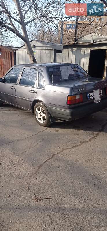 Седан Volvo 460 1992 в Кривом Роге