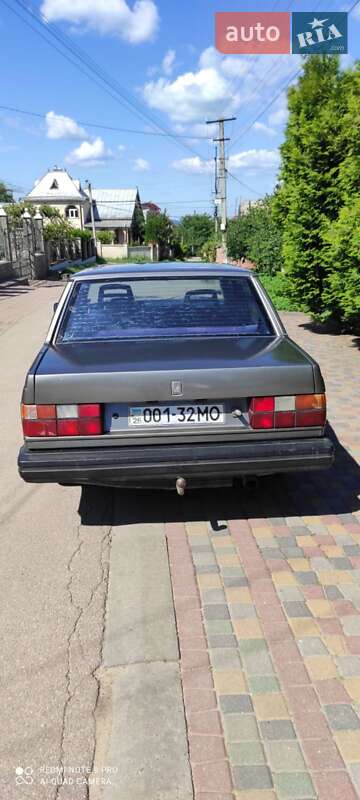 Седан Volvo 740 1985 в Чернівцях