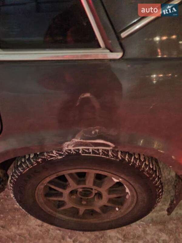 Седан Volvo 740 1988 в Староконстантинове