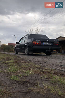 Седан Volvo 760 1984 в 