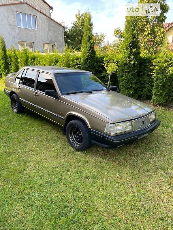 Седан Volvo 940 1991 в Львові