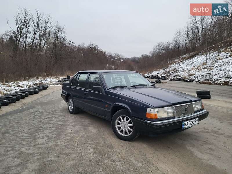 Седан Volvo 940 1992 в 