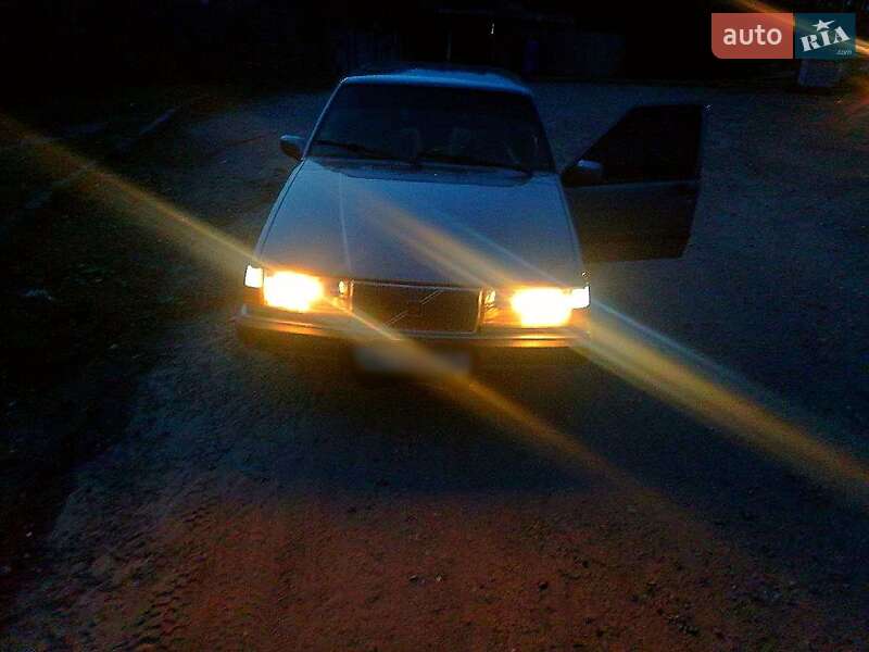 Седан Volvo 940 1993 в Кельменцах