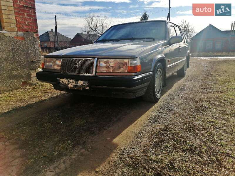Седан Volvo 940 1993 в Кельменцах