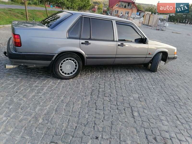 Седан Volvo 940 1993 в Кельменцах