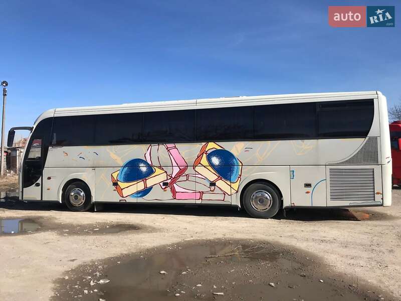 Туристический / Междугородний автобус Volvo B12 2003 в Черновцах