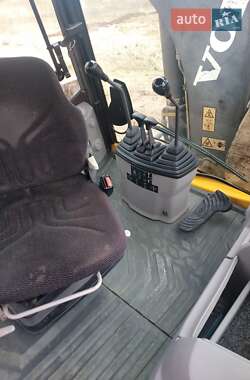 Экскаватор погрузчик Volvo BL 61B 2012 в 