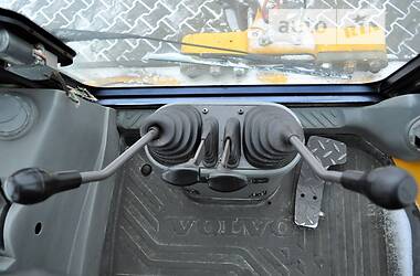 Экскаватор погрузчик Volvo BL 71 2006 в Ровно