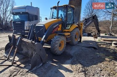 Колесный экскаватор Volvo BL 71 2005 в Пустомытах