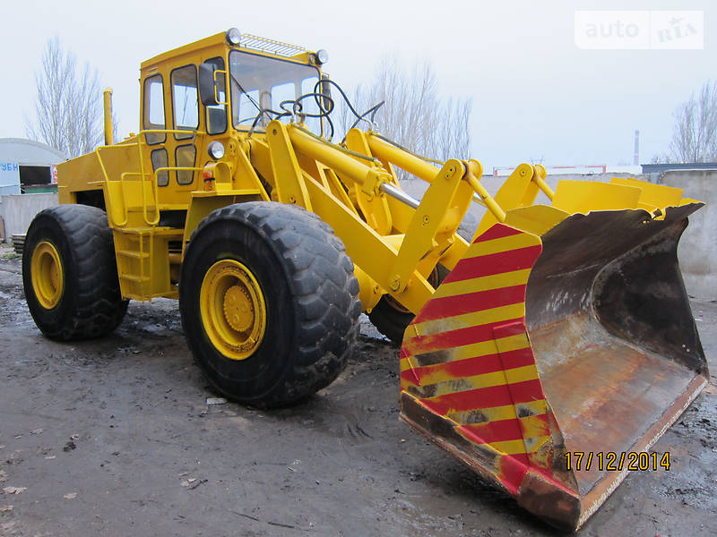 Volvo BM 1990 года