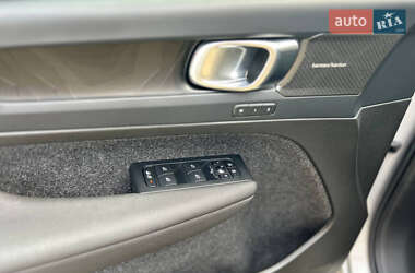 Позашляховик / Кросовер Volvo C40 Recharge 2023 в 