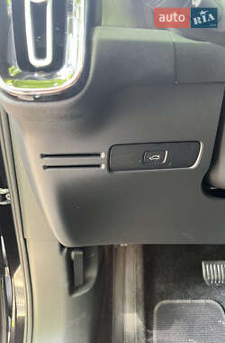 Позашляховик / Кросовер Volvo C40 Recharge 2022 в 