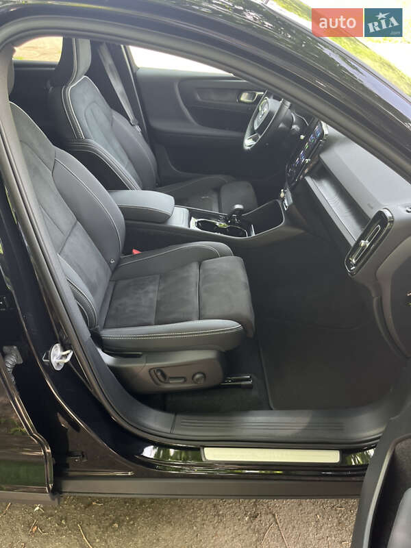 Внедорожник / Кроссовер Volvo C40 Recharge 2022 в Ровно