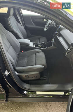 Позашляховик / Кросовер Volvo C40 Recharge 2022 в 