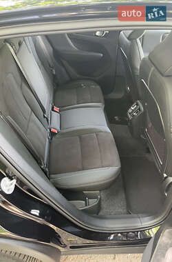 Позашляховик / Кросовер Volvo C40 Recharge 2022 в 