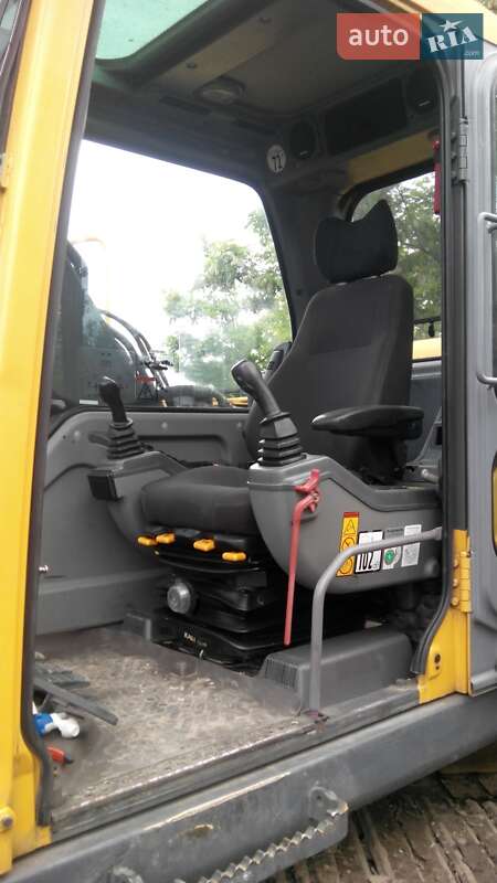 Гусеничний екскаватор Volvo EC 210B LC 2002 в Києві