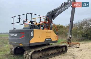 Гусеничный экскаватор Volvo EC 220D 2016 в 