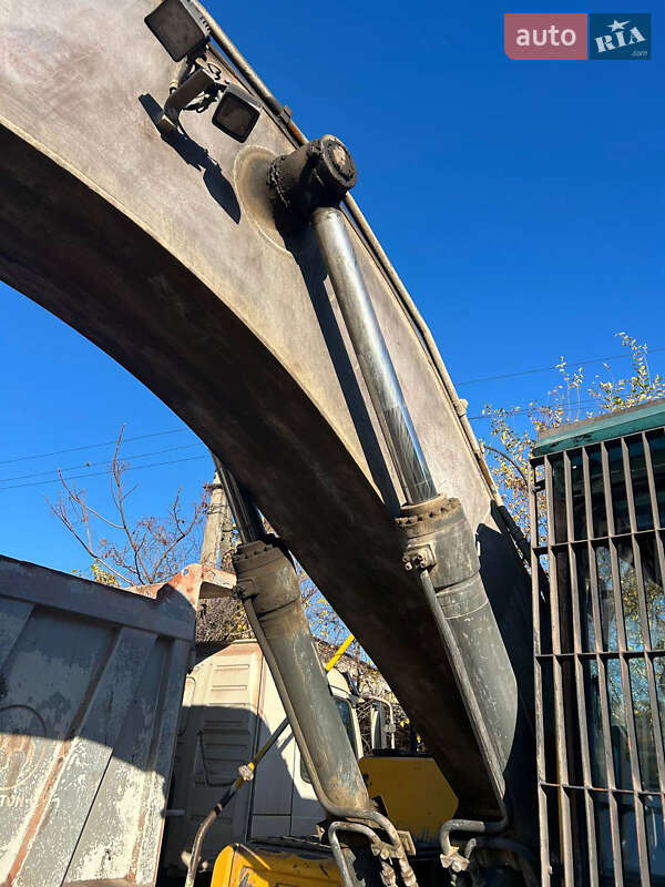 Гусеничный экскаватор Volvo EC 240 BNLC 2004 в Каменском