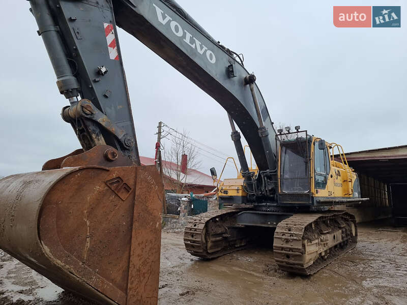Гусеничный экскаватор Volvo EC 750D 2007 в Львове