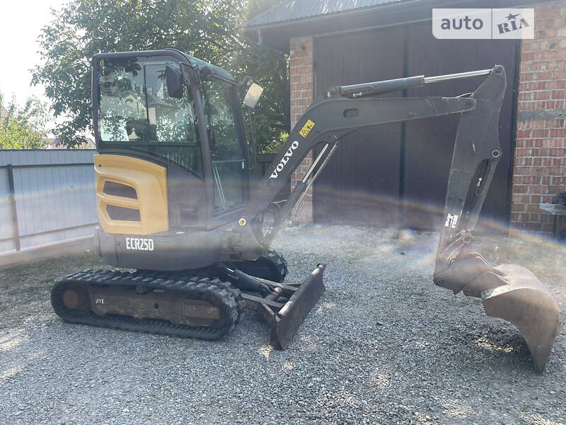 Миниэкскаватор Volvo ECR 25D 2014 в Черновцах фото 2 Миниэкскаватор Volvo ECR 25D 2014 в Черновцах