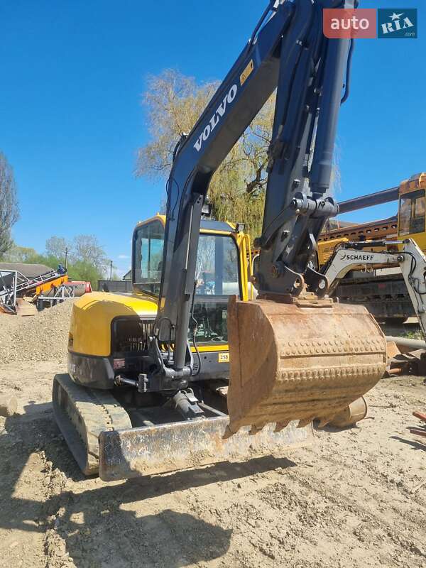Гусеничний екскаватор Volvo ECR 58D 2010 в Чернівцях