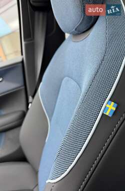 Внедорожник / Кроссовер Volvo EX30 2023 в 