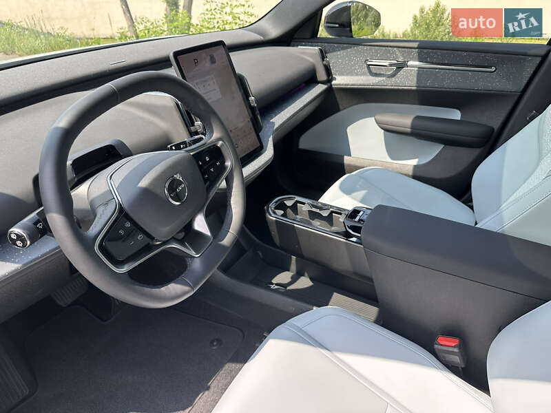 Внедорожник / Кроссовер Volvo EX30 2024 в Киеве