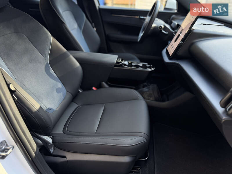 Внедорожник / Кроссовер Volvo EX30 2024 в Ивано-Франковске