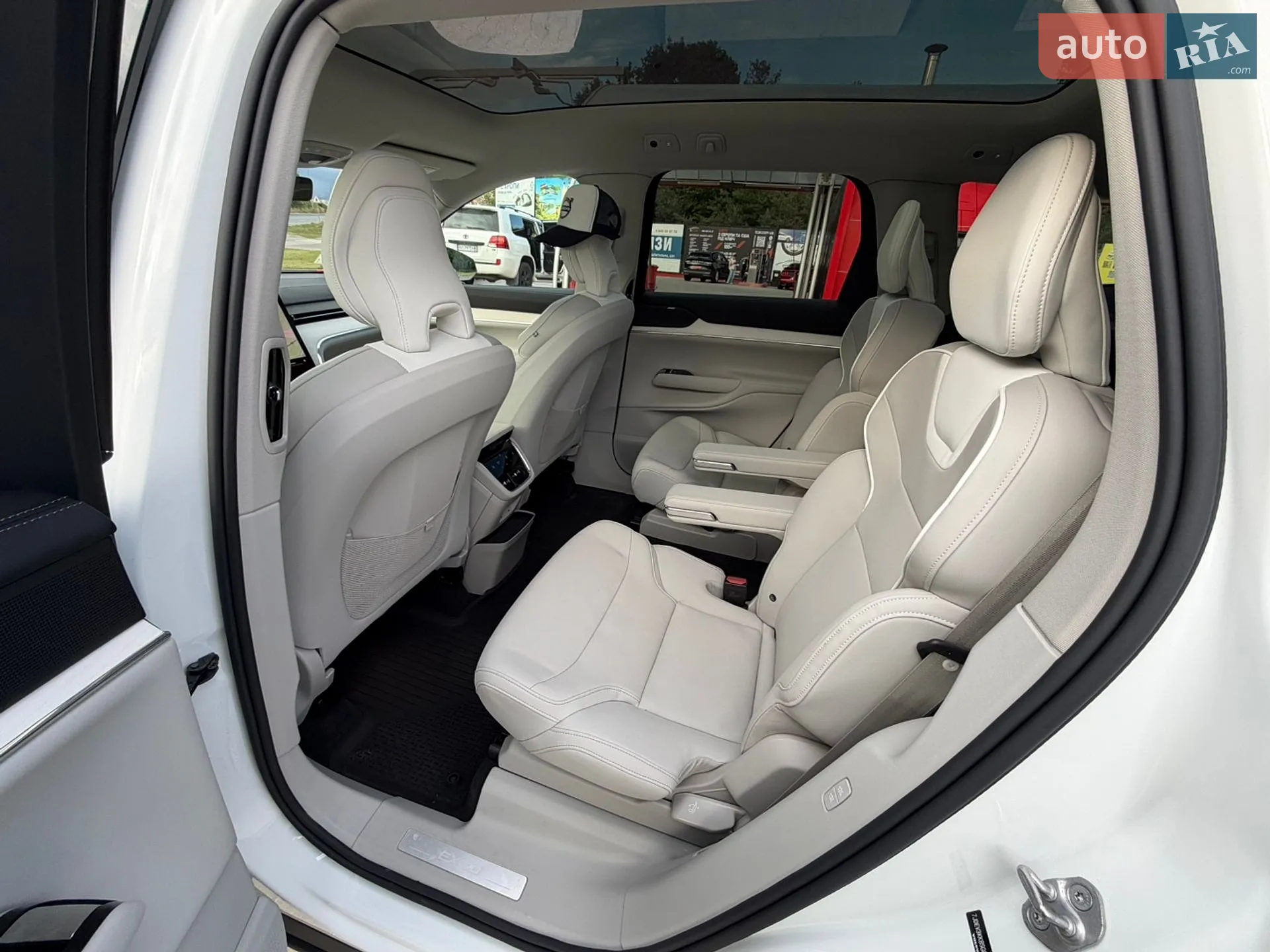 2025 Volvo EX90 - мініатюра 23