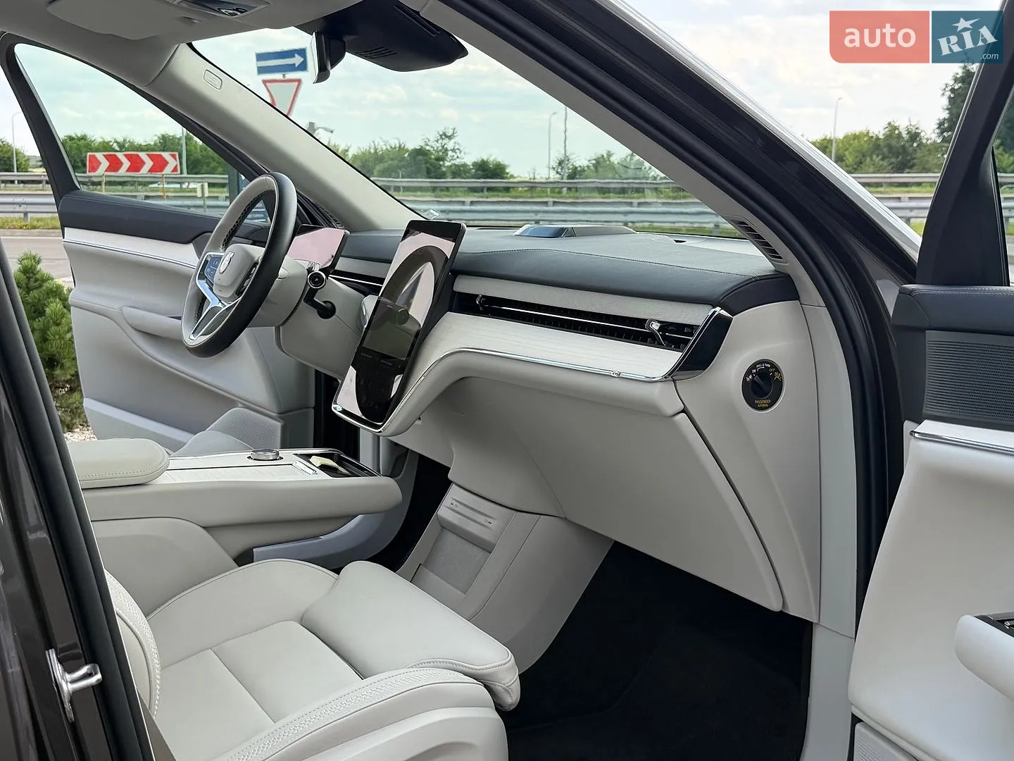 2025 Volvo EX90 - мініатюра 15
