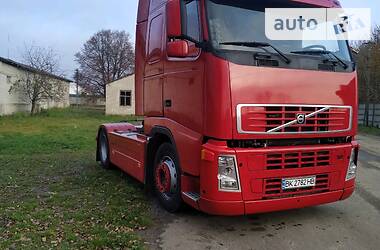 Тягач Volvo F12 2002 в Ровно