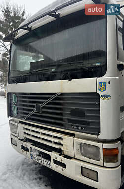 Тягач Volvo F12 1993 в Буске