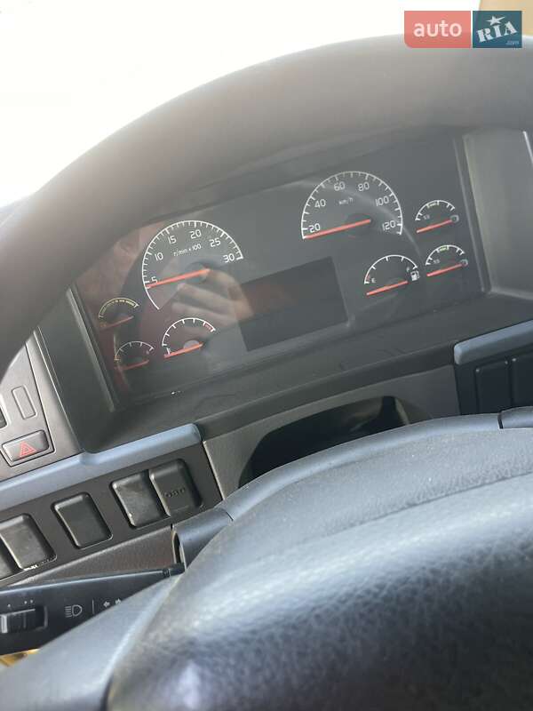 Тентований Volvo FH 12 2006 в Чернівцях