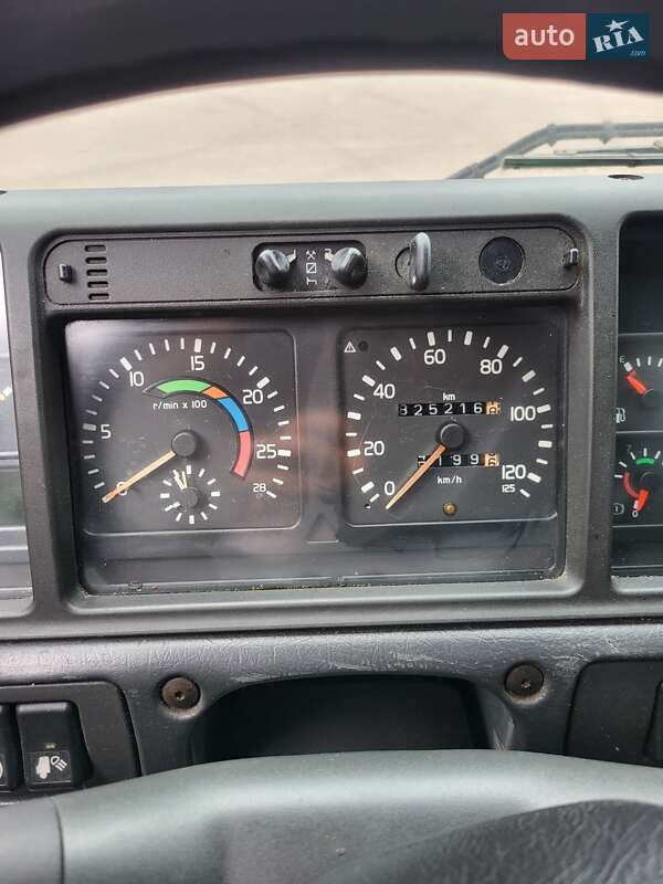 Тентованый Volvo FH 12 2000 в Чернигове