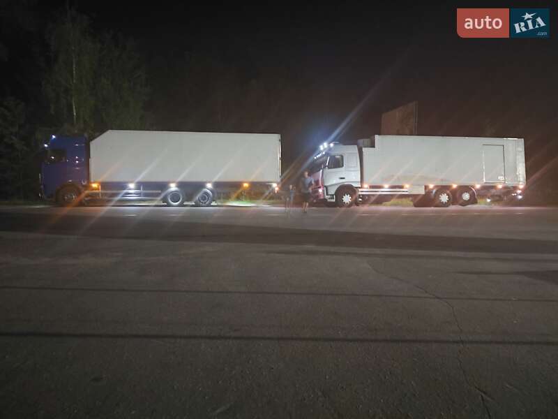 Вантажний фургон Volvo FH 12 2005 в Херсоні